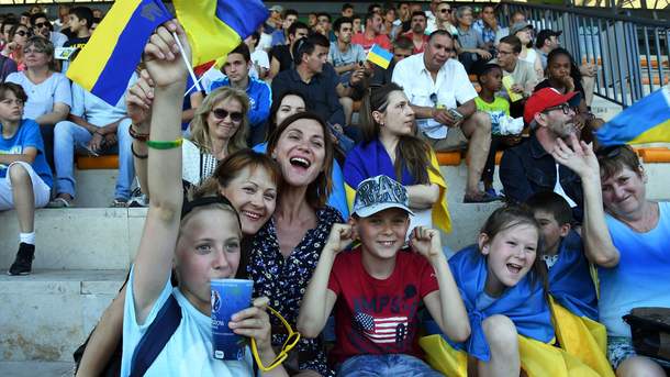 На матч Хорватия – Украина отправилось 27 автобусов с украинскими болельщиками