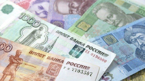 Россия решила ограничить денежные переводы в Украину
