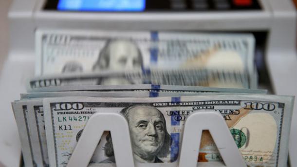 МВФ снова отложил транш: что будет с долларом
