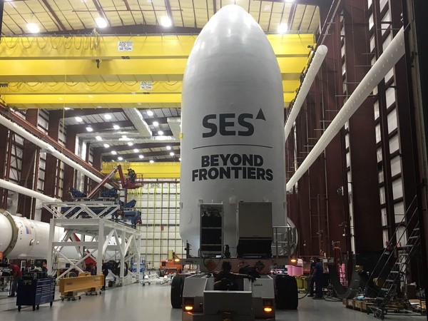 Вслед за первой ступенью: SpaceX поймала обтекатель ракеты Falcon 9