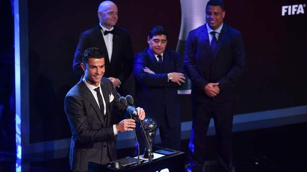 Лучшим футболистом года по версии ФИФА во второй раз подряд признан Криштиану Роналду