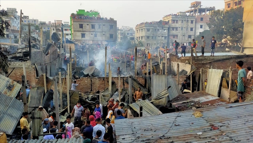 Бангладеш: огонь пожирает более 100 лачуг в Дакке