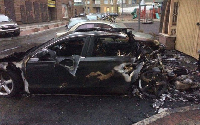 В Киеве сгорел Audi водителя экс-главы Мининфраструктуры Пивоварского - СМИ