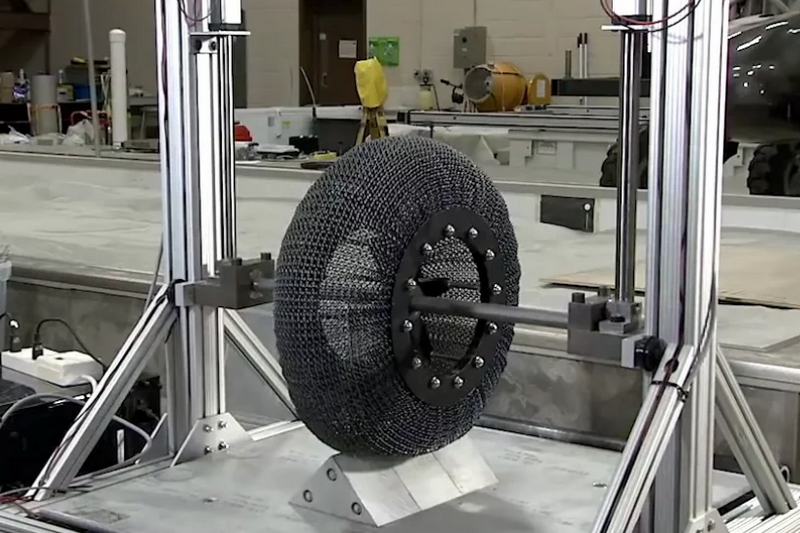 NASA создало неразрушимую, суперэластичную шину из сплава титана
