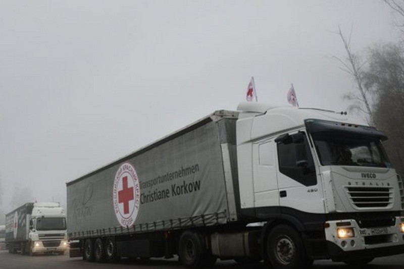В ОРДЛО въехали четыре грузовика с гумпомощью от Красного Креста