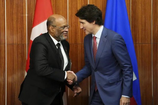 Канада направит военно-морские корабли на Гаити