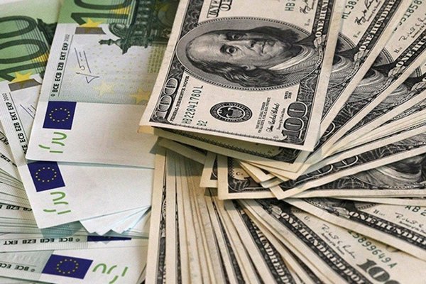 НБУ уменьшил продажу валюты на межбанке до 343 миллионов долларов