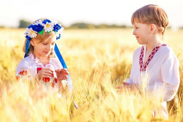 Украинским семьям выплатят по 14165 гривен на каждого ребенка: на что можно потратить