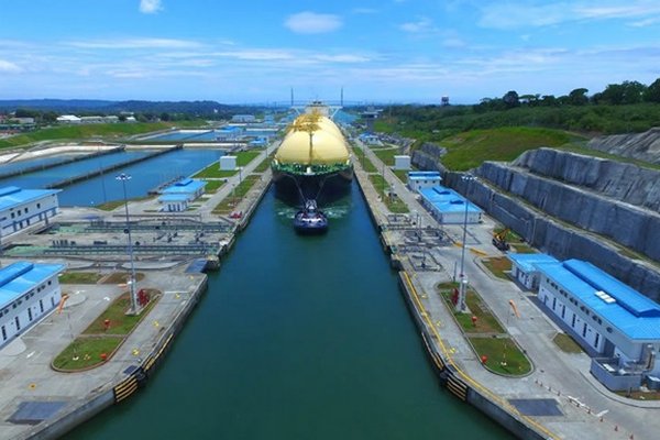Панамский канал ввел новые ограничения по оседанию судов
