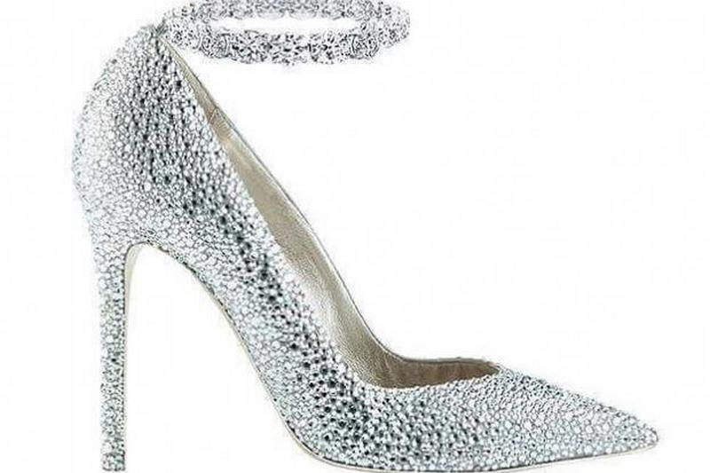 В Дубае выставили на продажу платиновые туфли украшенные бриллиантами