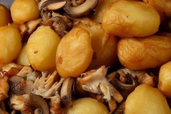 Пальчики оближешь. Рецепт молодого картофеля в корочке с куриным мясом и грибами от Волонтерской кухни