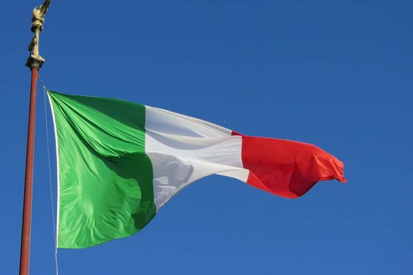 В Италии мужчина погиб, упав в чан с просекко