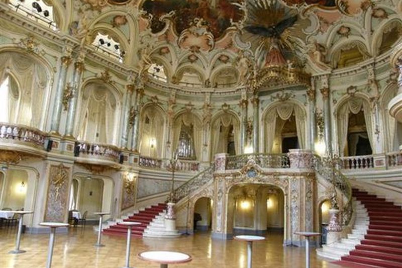 На закупку мебели для Мариинского дворца выделили 23 000 000 гривен