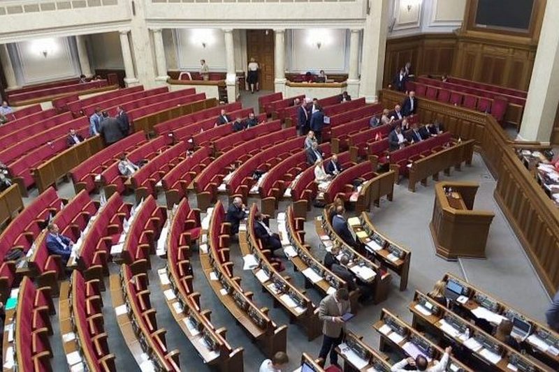 Наработались: Парубий досрочно закрыл пленарное заседание Рады