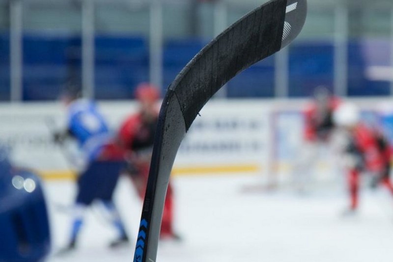Олимпиада 2018: Латвиец проник в женскую раздевалку финских хоккеисток и украл клюшки