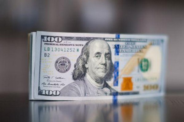 Доллар снова подорожал: НБУ поднял официальный курс