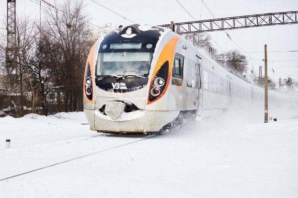 УЗ сообщила о задержке поездов из-за сильных снегопадов