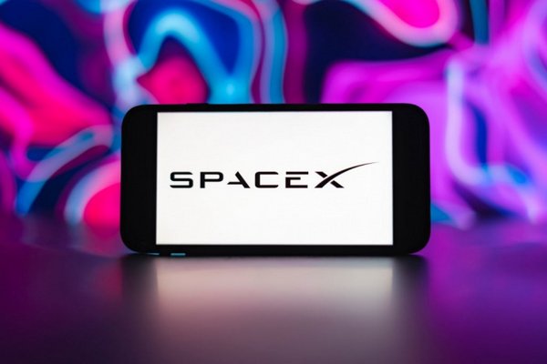 SpaceX обвинили в незаконном увольнении сотрудников за критику Маска