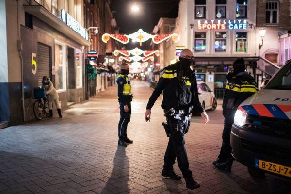 В Нидерландах в новогоднюю ночь произошли массовые беспорядки, арестовали более 200 человек