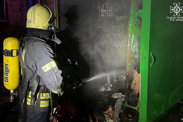 В Киеве обнаружили двоих погибших во время пожара