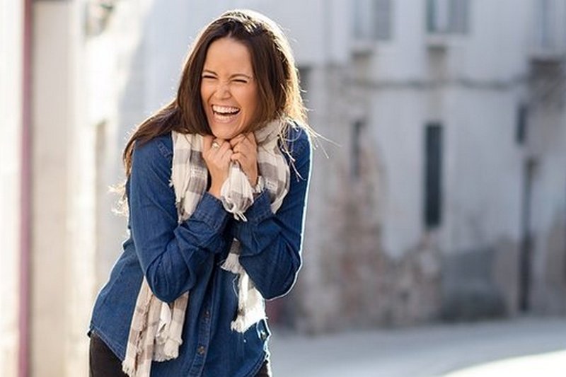 Почему важно чаще улыбаться: психологи назвали 10 причин