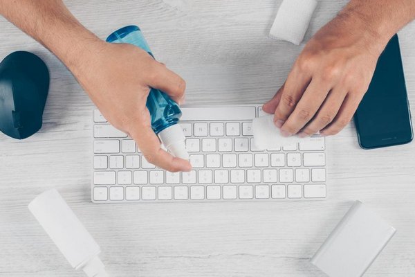 Как почистить клавиатуру ноутбука: самый простой и безопасный способ
