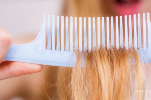 Выпадение волос и менопауза: что делать, чтобы сохранить шевелюру