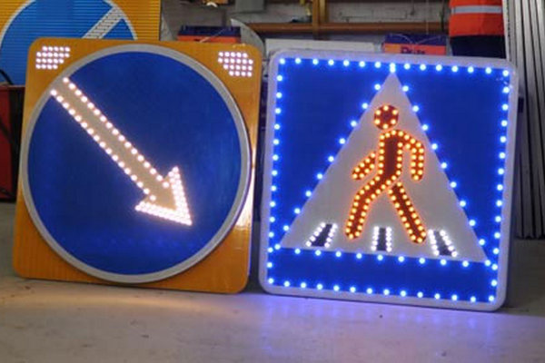 Качественные светодиодные дорожные знаки