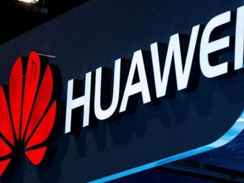 Huawei запатентовала складной смартфон с гибким экраном