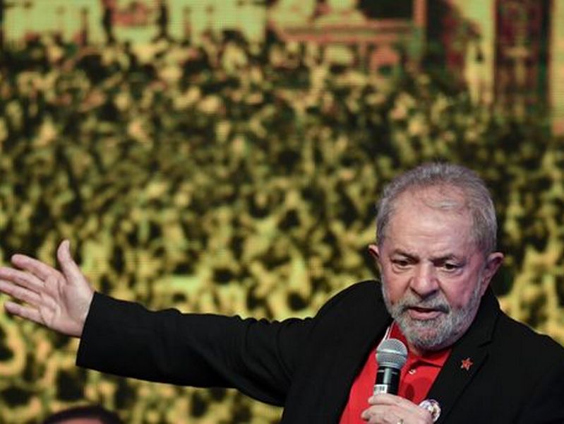 Экс-президент Бразилии приговорен к 12 годам заключения за коррупцию