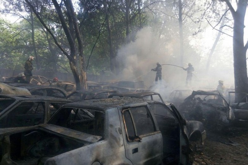 Масштабный пожар в Киеве – сгорели десятки авто