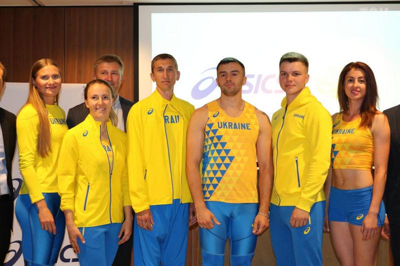 Украинские легкоатлеты стали моделями и показали новую форму для международных соревнований