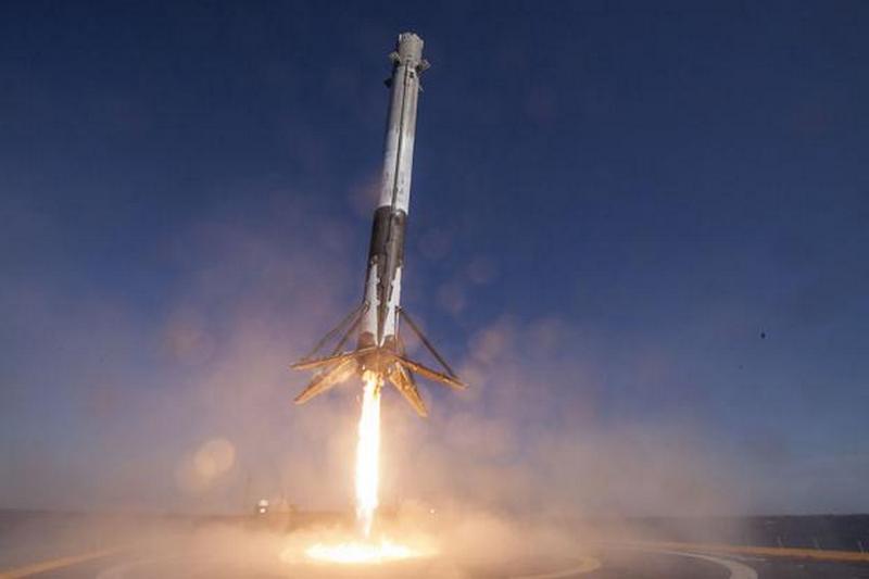 SpaceX успешно запустила Falcon 9 с семью спутниками