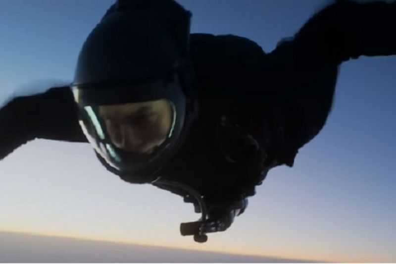 Том Круз ради фильма прыгнул с высоты 10 километров: видео