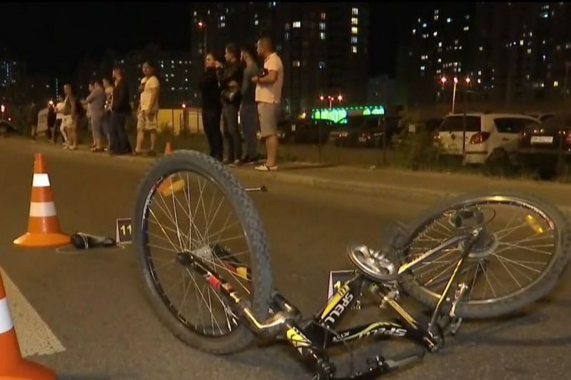 Велосипедиста сбила машина, которая была на спецзадании - полиция