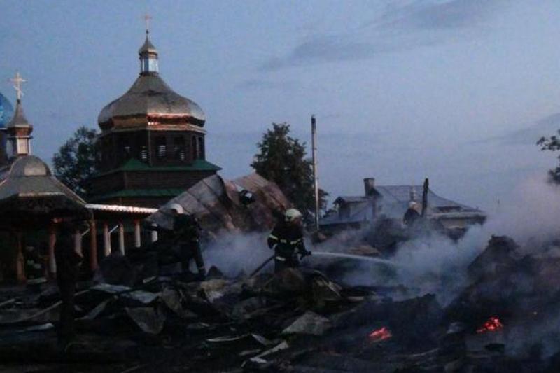 На Прикарпатье сгорела старинная деревянная православная церковь, - ГСЧС