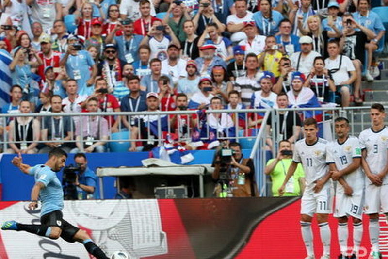 Чемпионат мира по футболу. Уругвай разгромил Россию