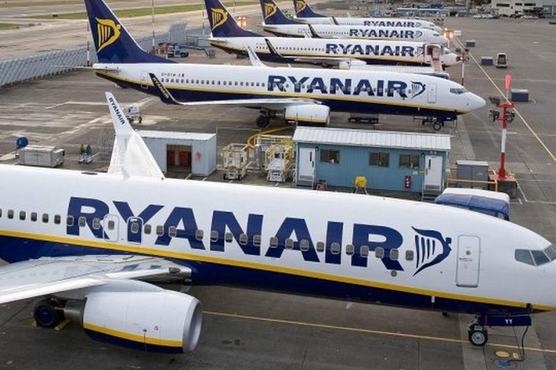 Бортпроводники Ryanair анонсировали масштабную забастовку в Европе