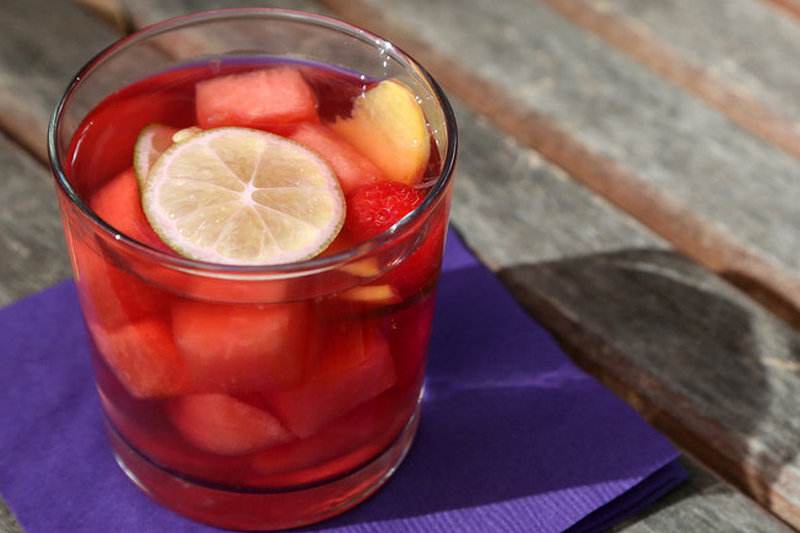 Освежающий летний напиток: как приготовить арбузную сангрию