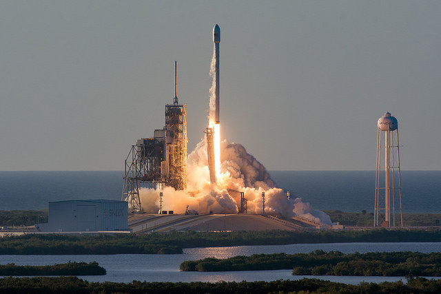 SpaceX запустила спутник, который обеспечит Wi-Fi в самолетах и морских судах