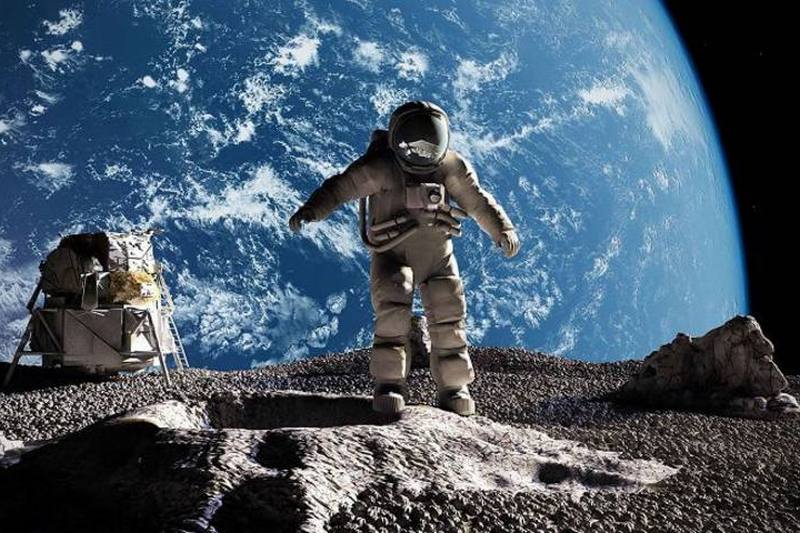 Удивись: как астронавты развлекаются на Луне (видео)