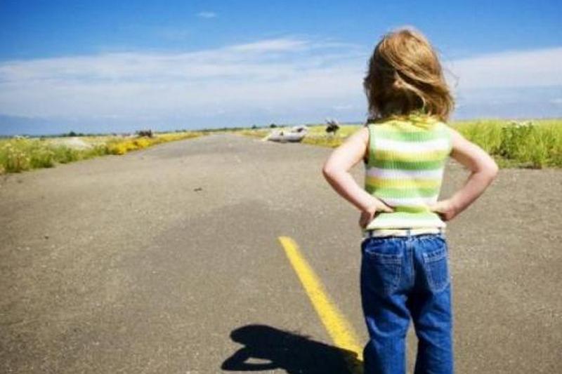 Не уследили: сбежавшая из детсада пятилетняя девочка шла домой пять километров