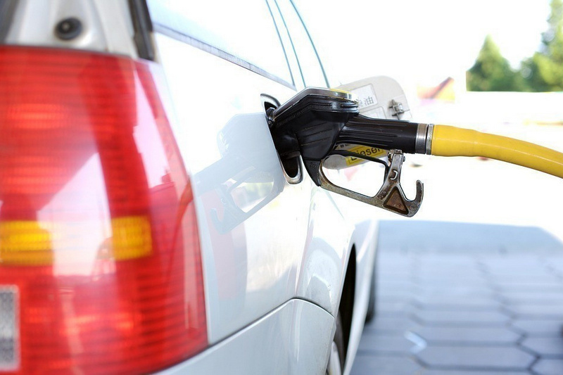 Эксперты назвали страны с самым дешёвым бензином
