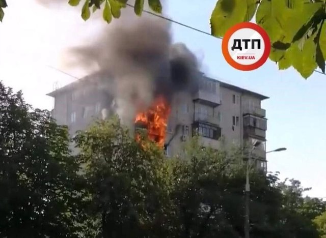В Киеве на Нивках горела девятиэтажка