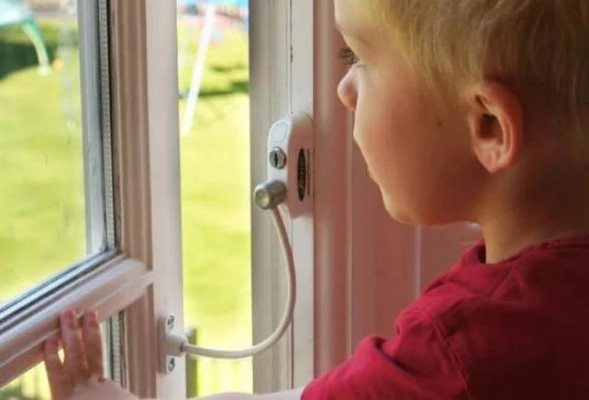 Как выбрать окна в детскую комнату?