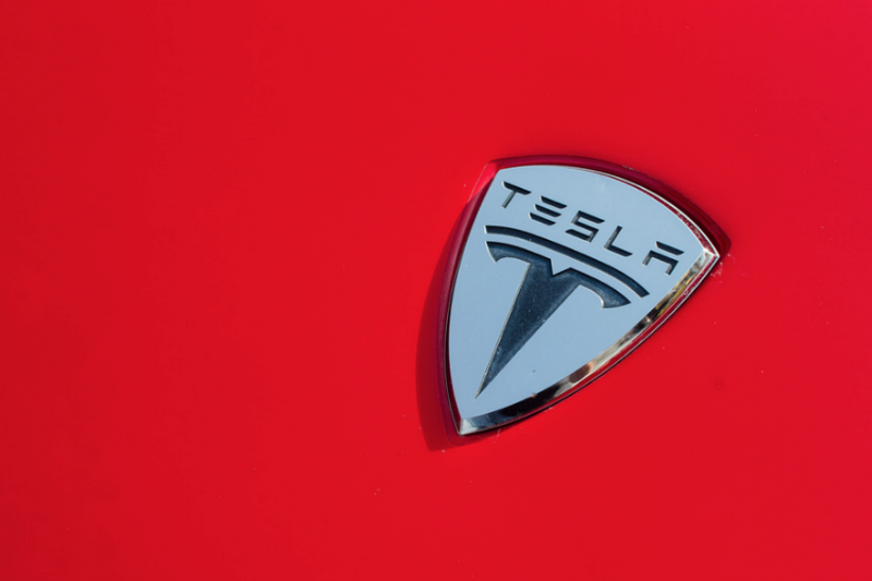 Акционеры Tesla подали в суд на Маска после его твита о выкупе компании