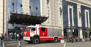 Из горящего ТЦ в Екатеринбурге эвакуировали 500 человек
