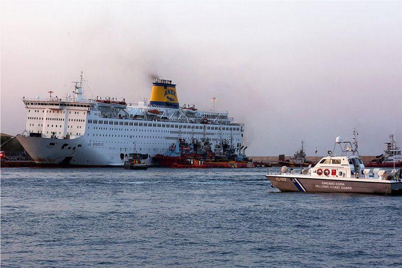 В Средиземном море вспыхнул лайнер с тысячей пассажиров