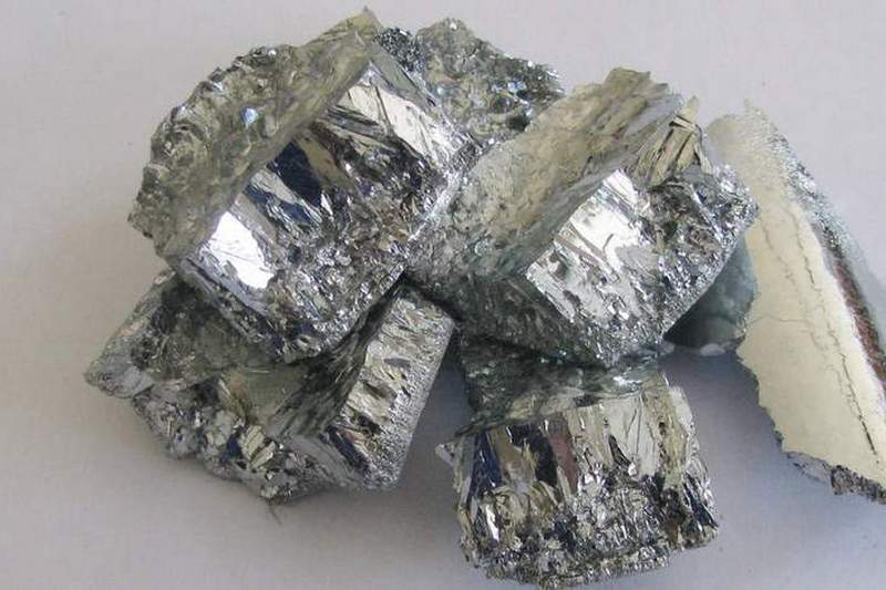 Химик рассказал о свойствах самого необычного металла на Земле