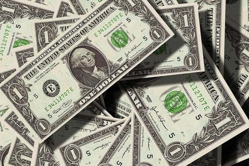 Ирак и Иран отказались от использования доллара